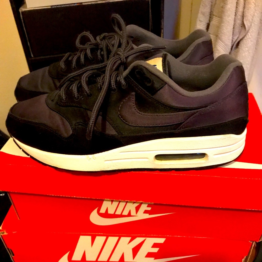 Air Max 1 Satin pack (2017) pinwheel